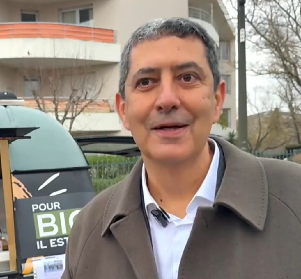 Municipales 2026 à Biot : Jacques-Olivier Broner fait campagne en van